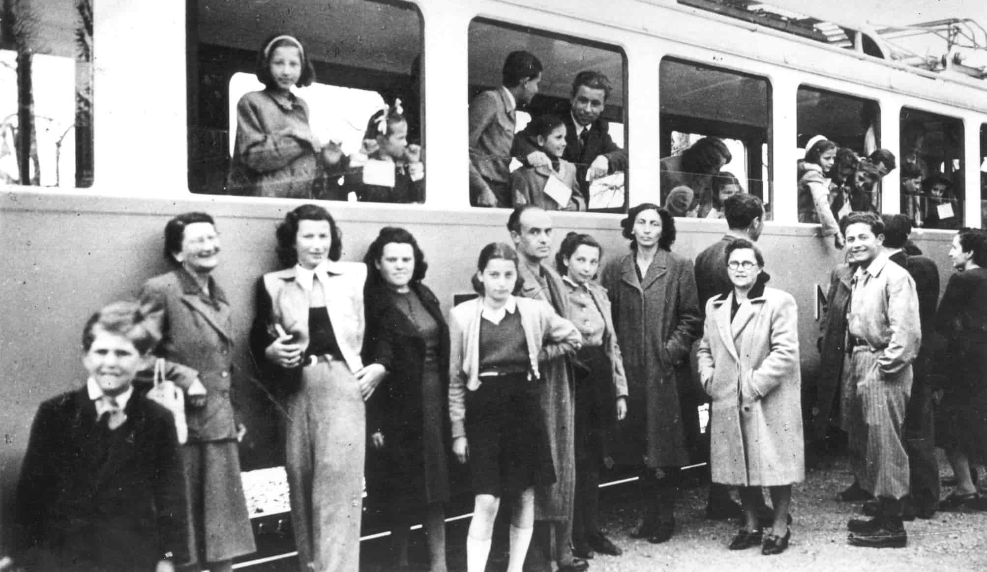 Poză despre evrei din Ungaria ajunși cu trenul Kasztner în Elveția, 1944.