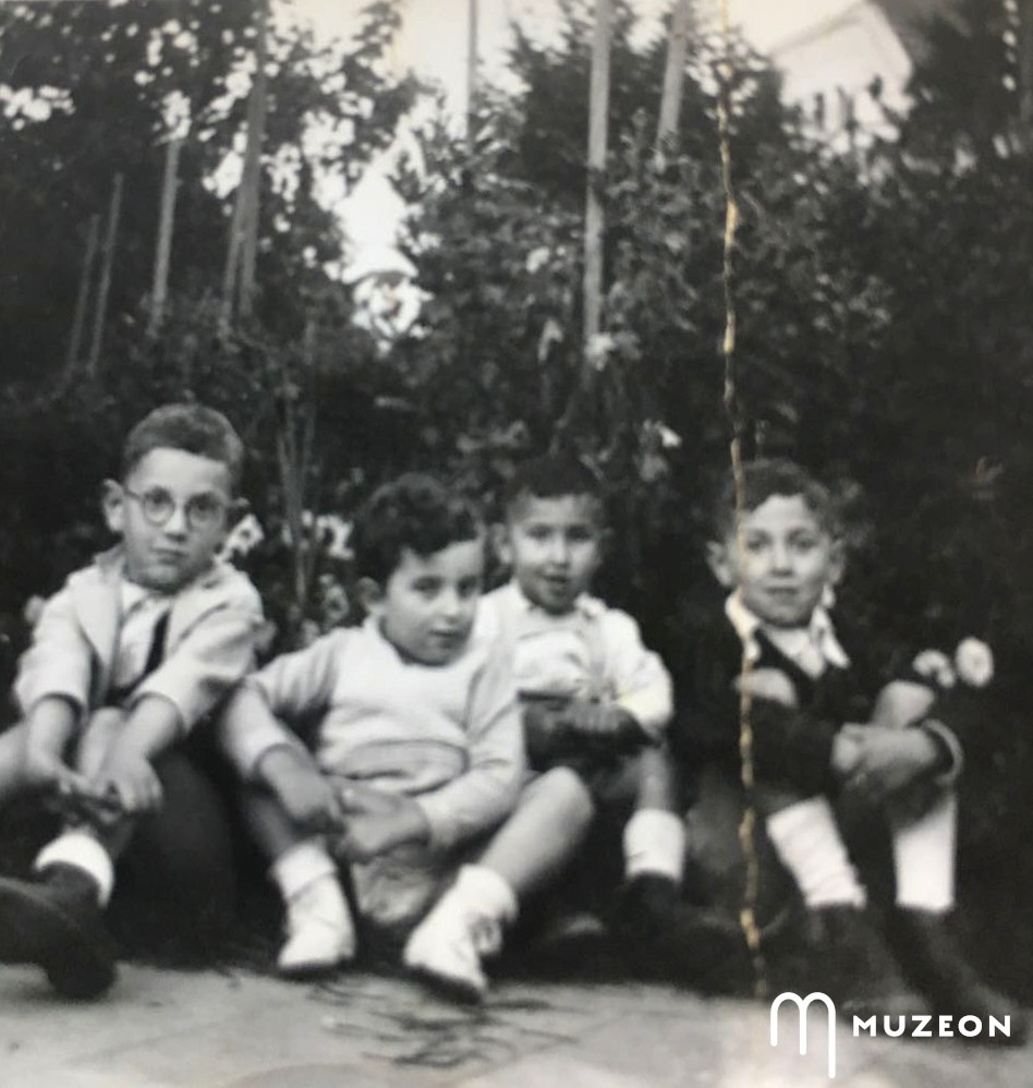 Poză despre Tibor și Noémi și verișorii lor, Róbert și György.