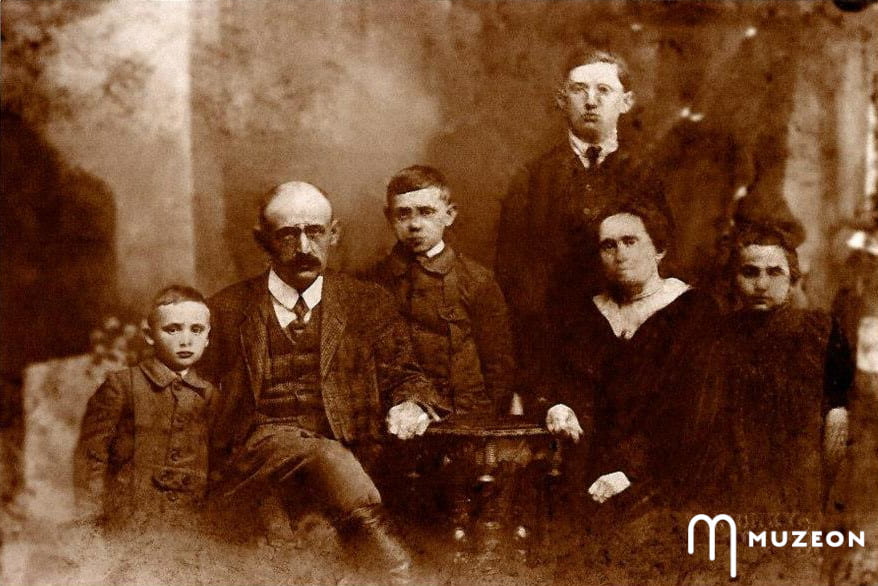 O poză despre familia Lusztig.