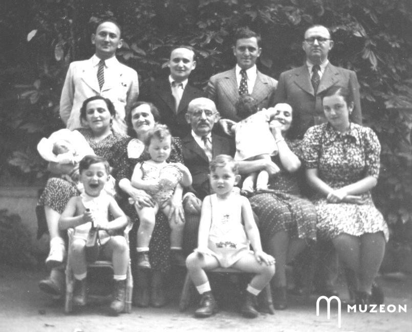 O poză despre familia Lusztig.